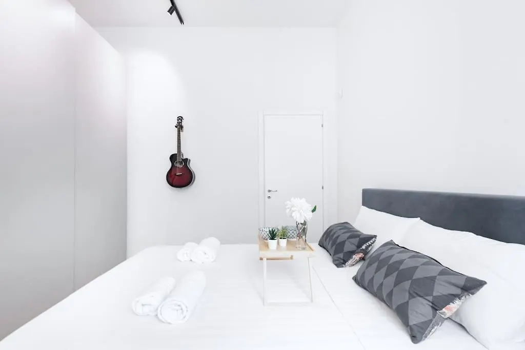 Easylife - Charming Apartment In Pta Romana Milan 0*,  Italy