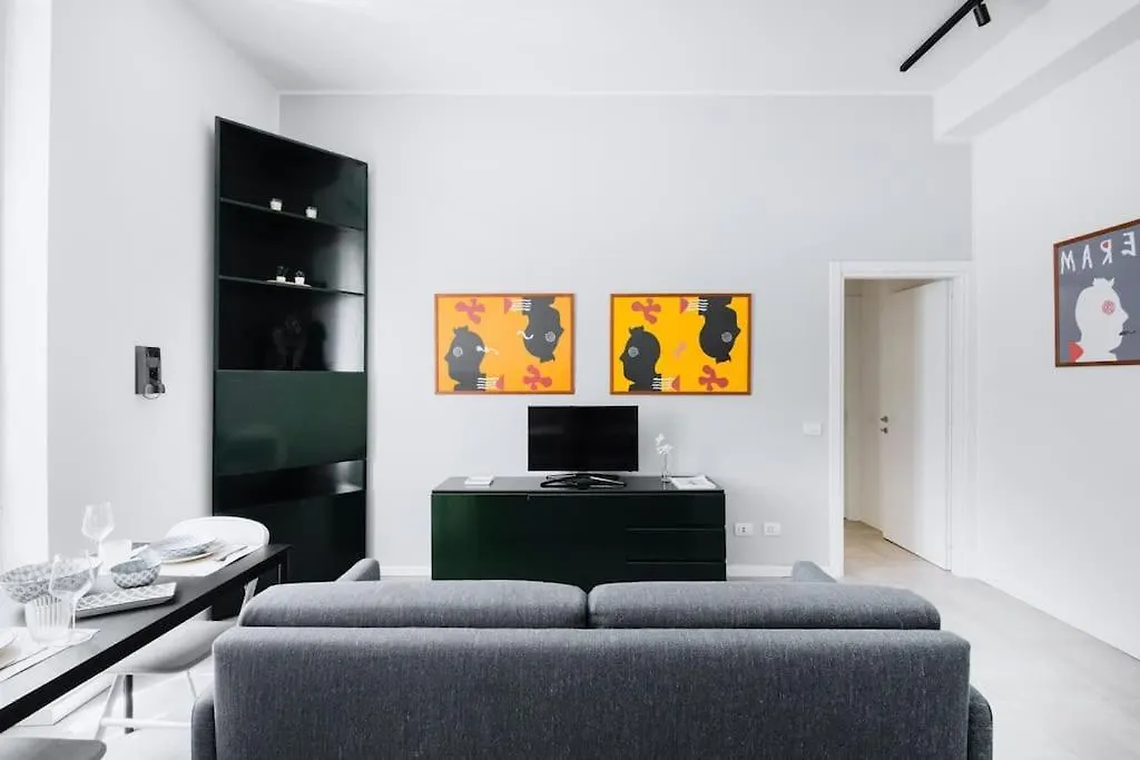 Easylife - Charming Apartment In Pta Romana Milan 0*,  Italy